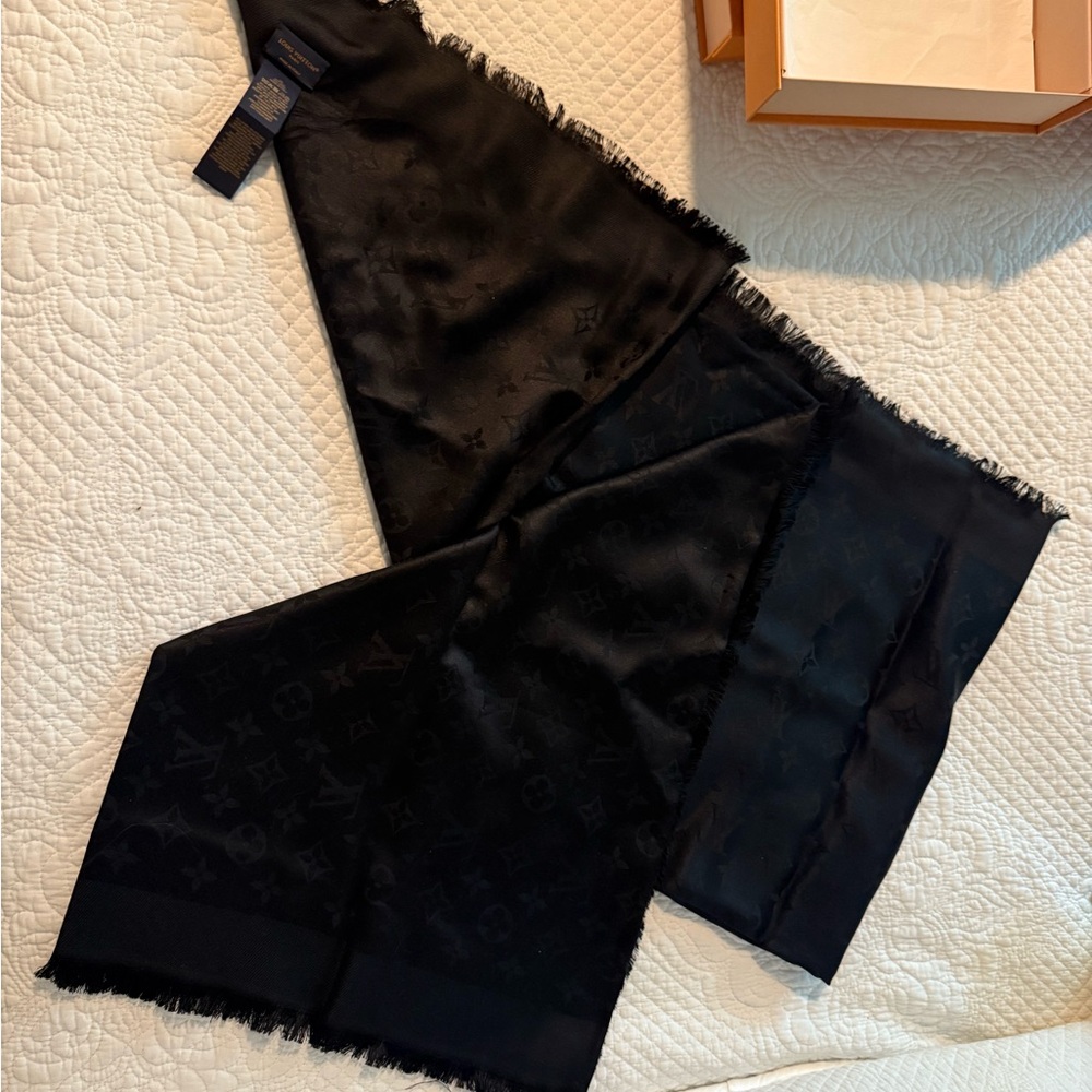 Louis Vuitton Classic Black Monogram Wrap